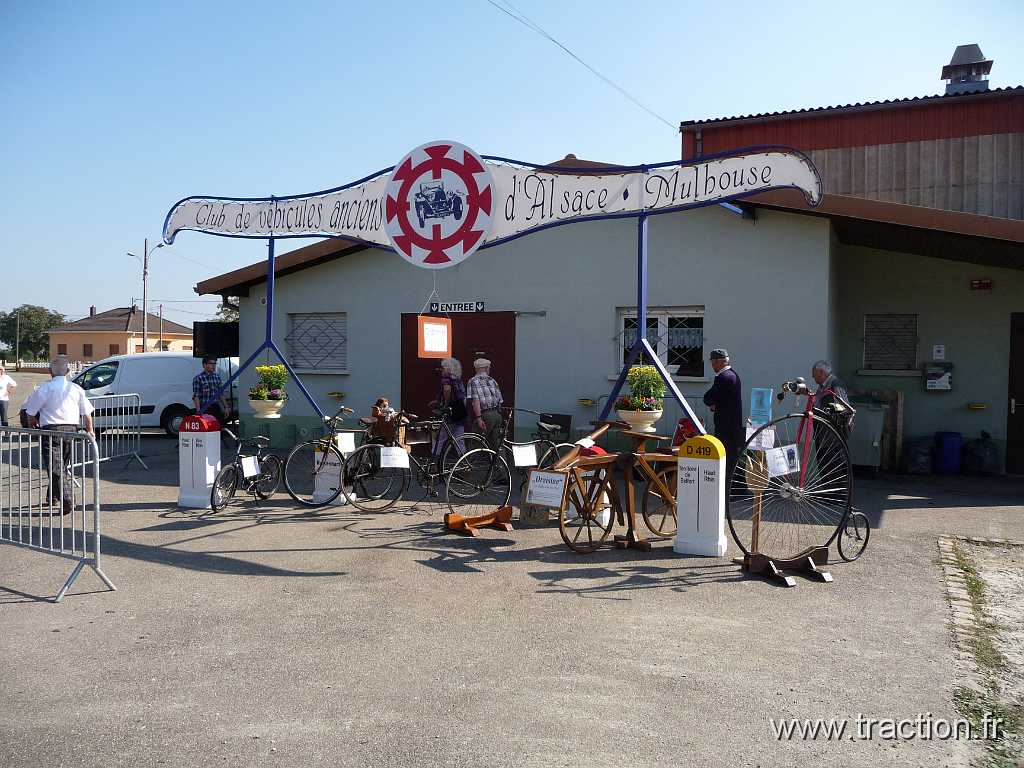 2011_rustenhart (72).jpg - 02/10/2011 - 68740 RUSTENHART 31ème Randonnée Internationale des Vendanges - L'enseigne du CVAAM - Club de véhicules anciens d'Alsace Mulhouse